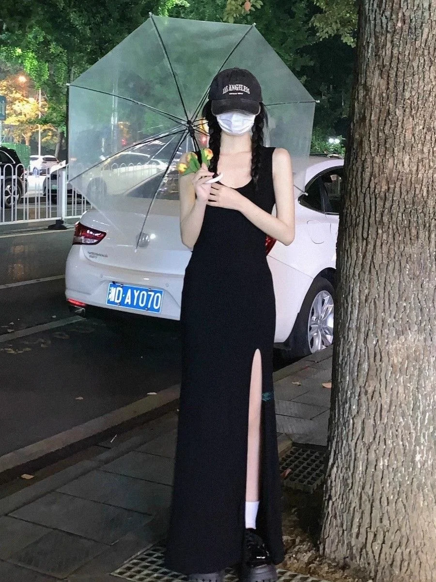 辣妹开衩法式纯欲辣妹坠感包臀连衣裙、