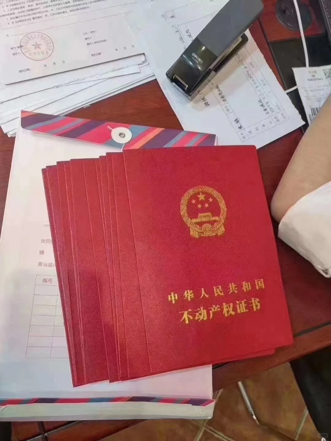 仁怀市解放广场门面出售，房开商直售，办理
