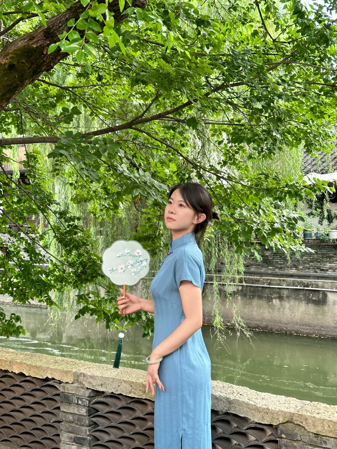 旗袍真的穿的出去吗，会不会很奇怪啊