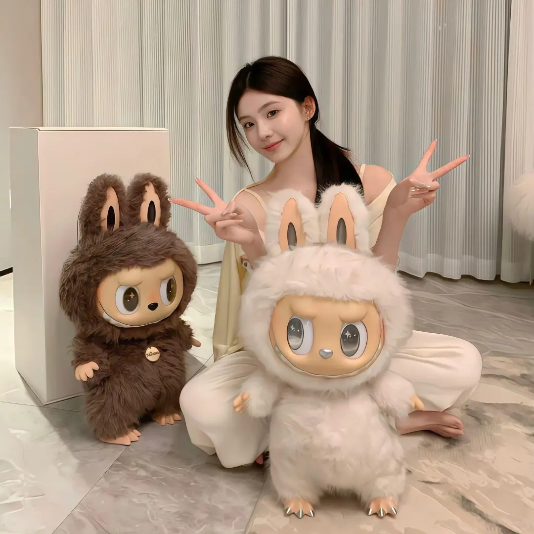 “她眼眸中隐约的是孤寂”