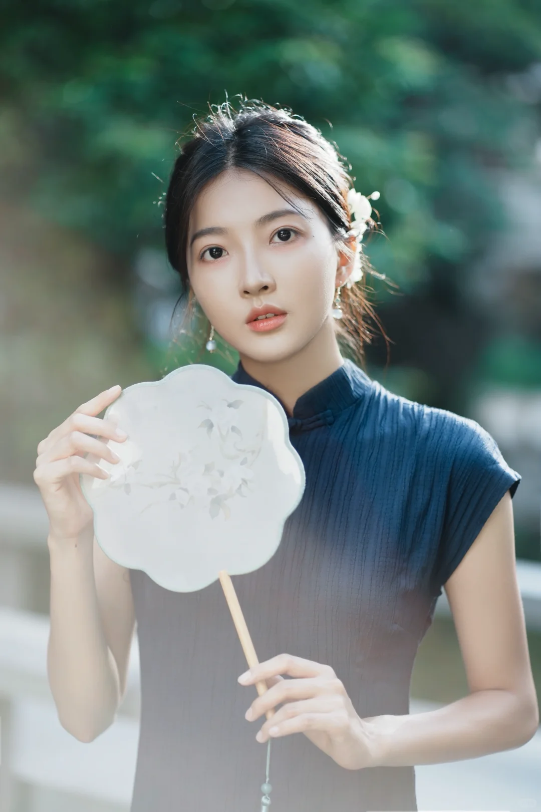 风不知我意，乱我清廉衣|清冷感旗袍拍照姿势