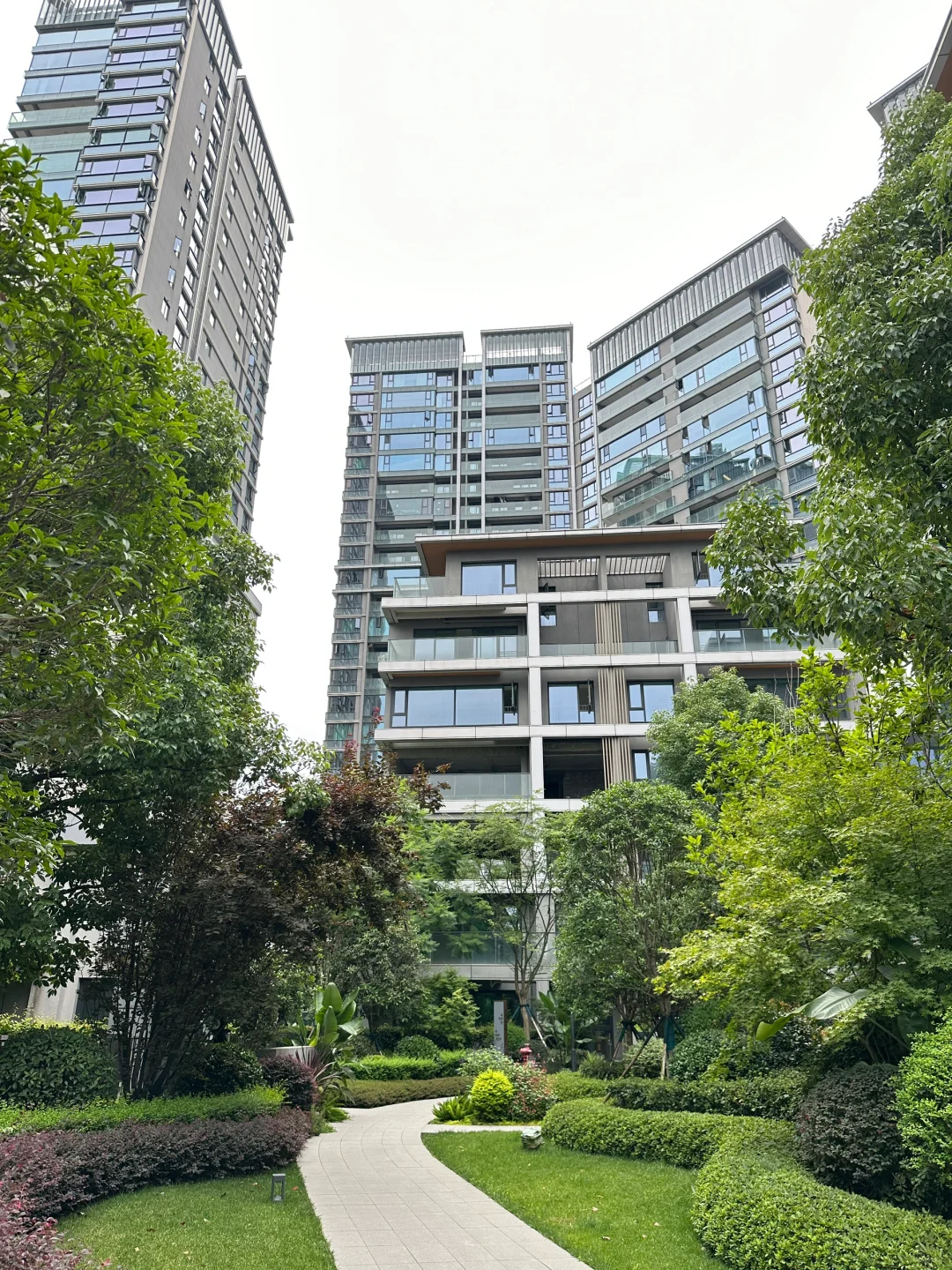 高新新房 190平样板间出售 天府三街10分钟！