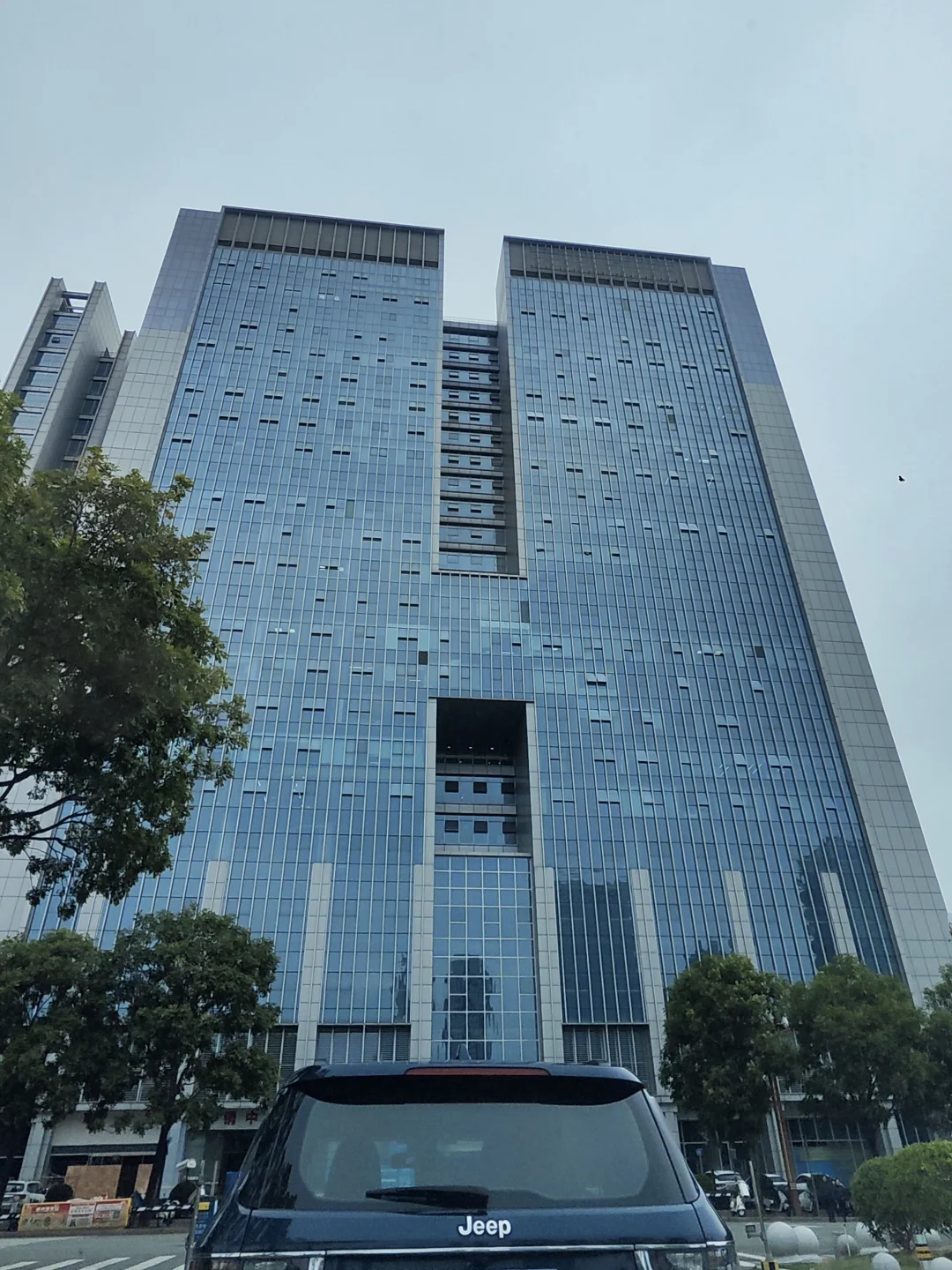 你有在这栋楼上班嘛？