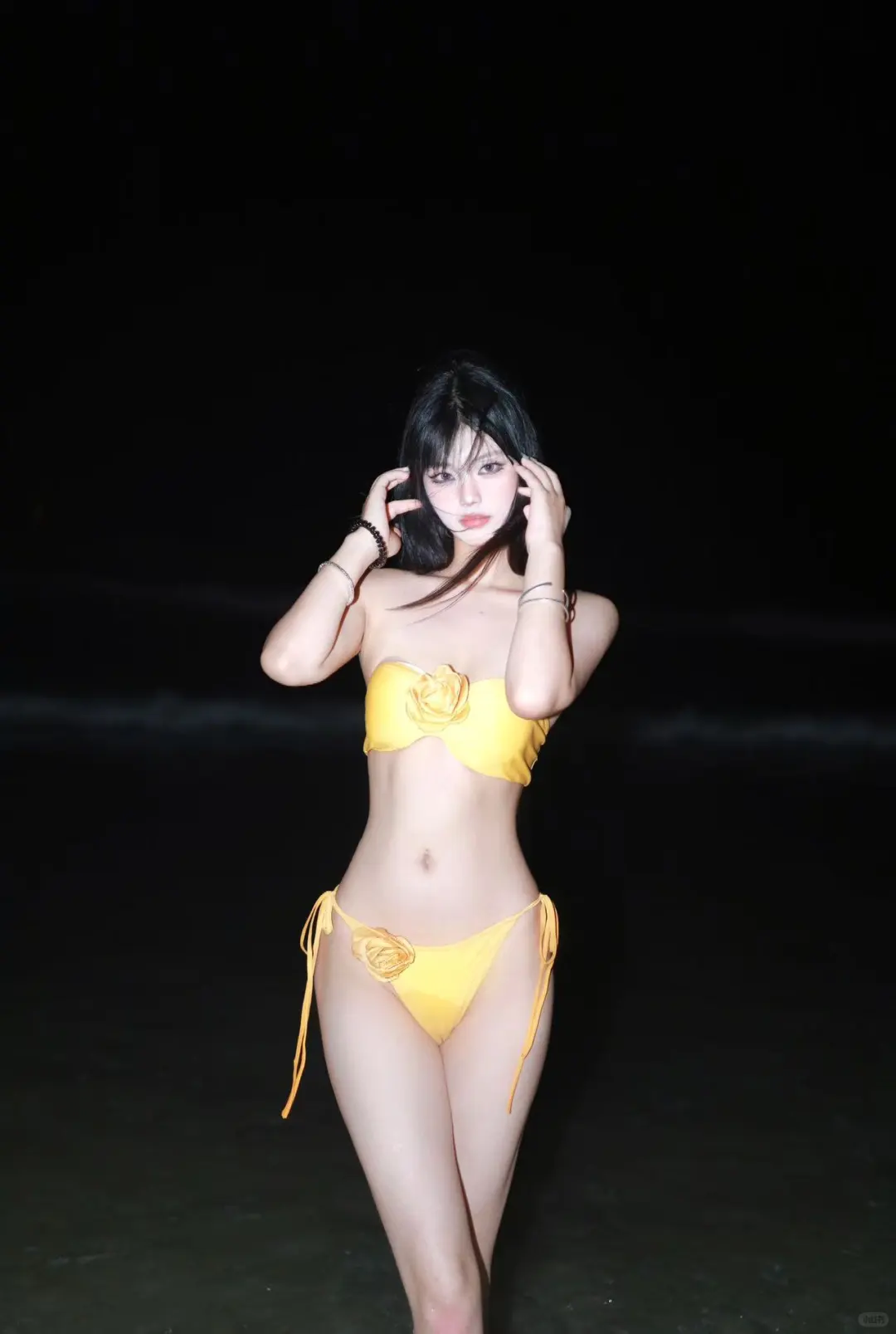 夜晚海边的比基尼也很出片