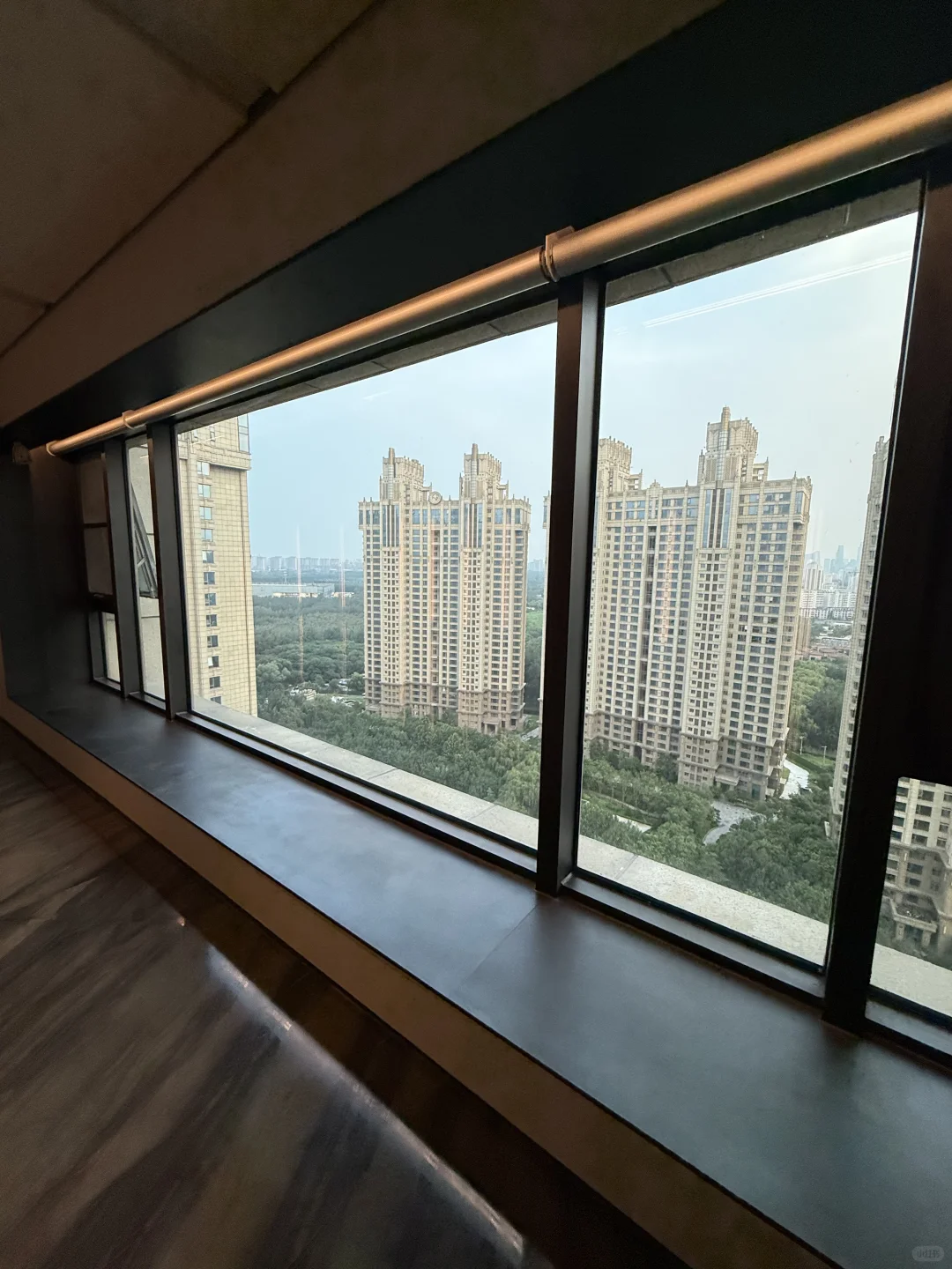 本想一家人一起住，现在要分开，赔本2000W出