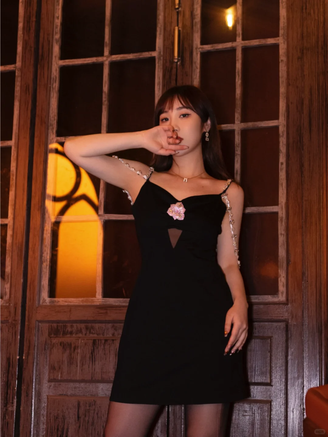 把慵懒和妩媚 全藏进这帧氛围感里🥀