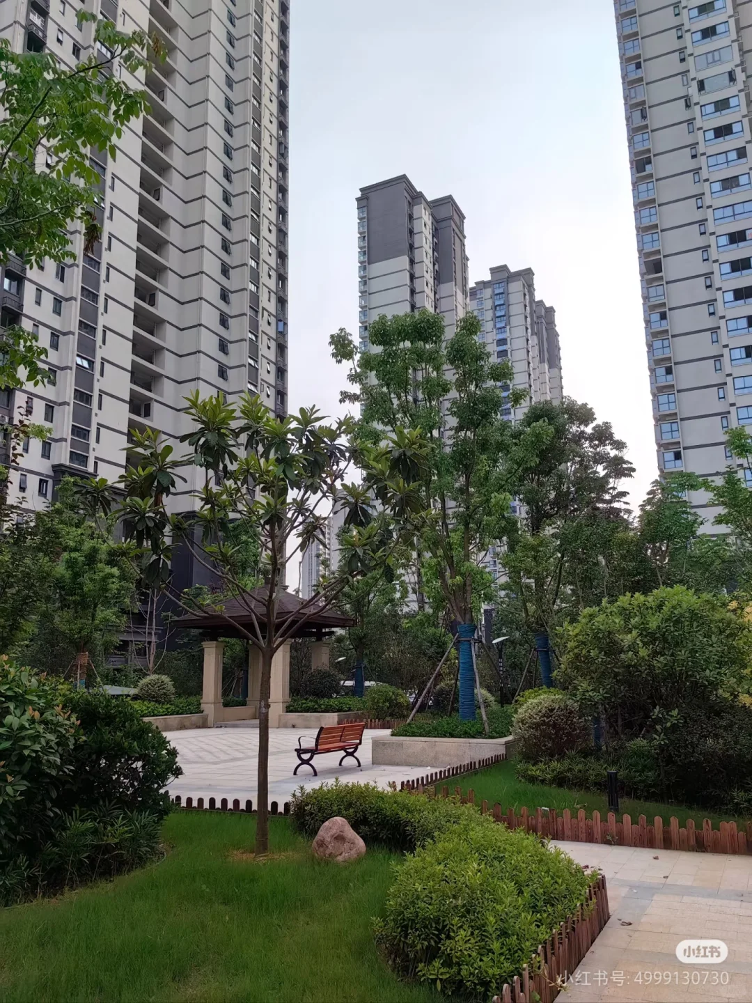 自己家房子出租，二室一厅，楼下就是地铁口