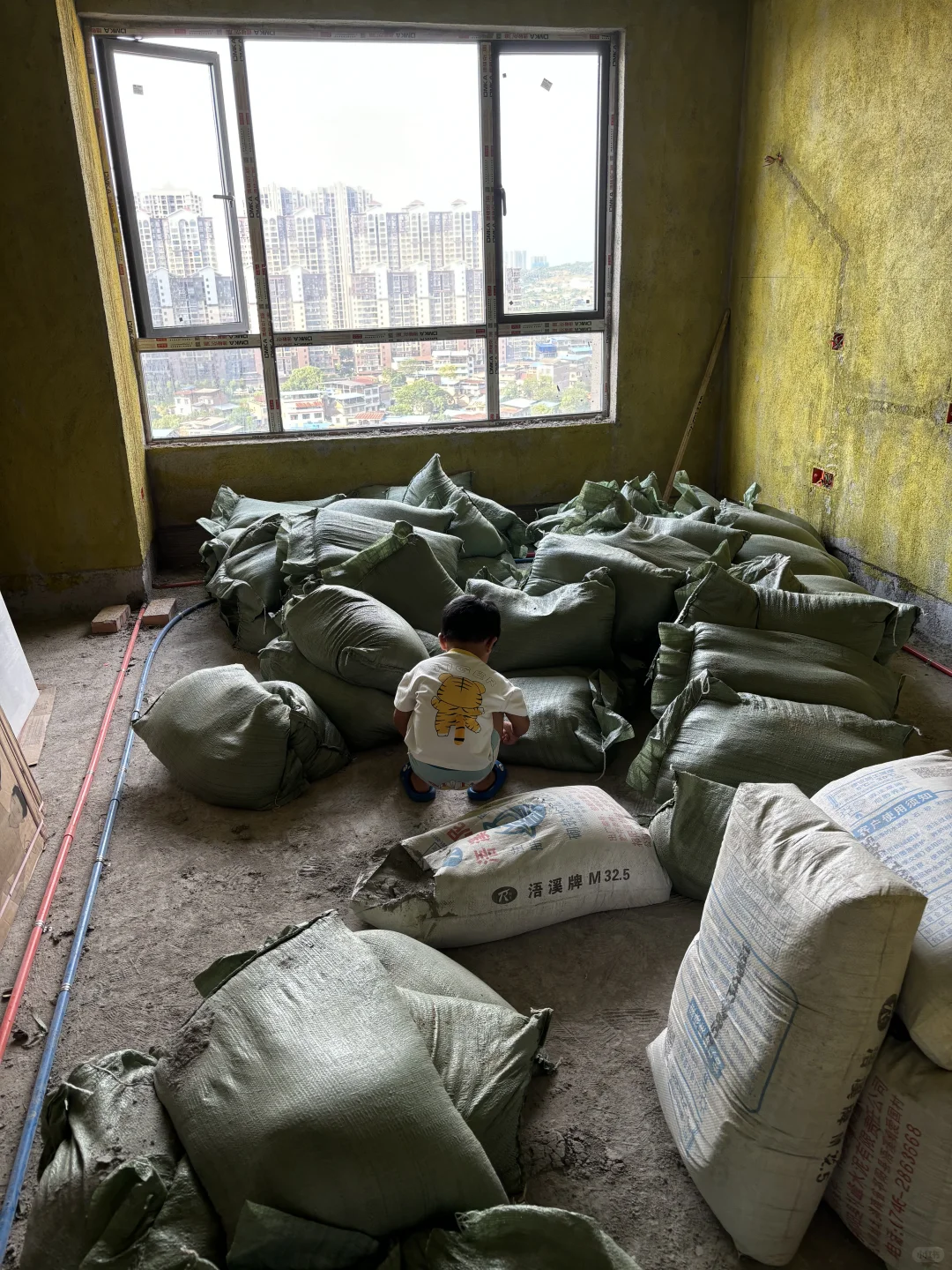 烂尾十年，少年熬成爹！开发商向业主借钱修？