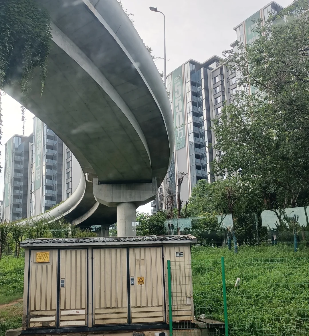 三环高架旁房产刺客550万起，让谁不懵啊！