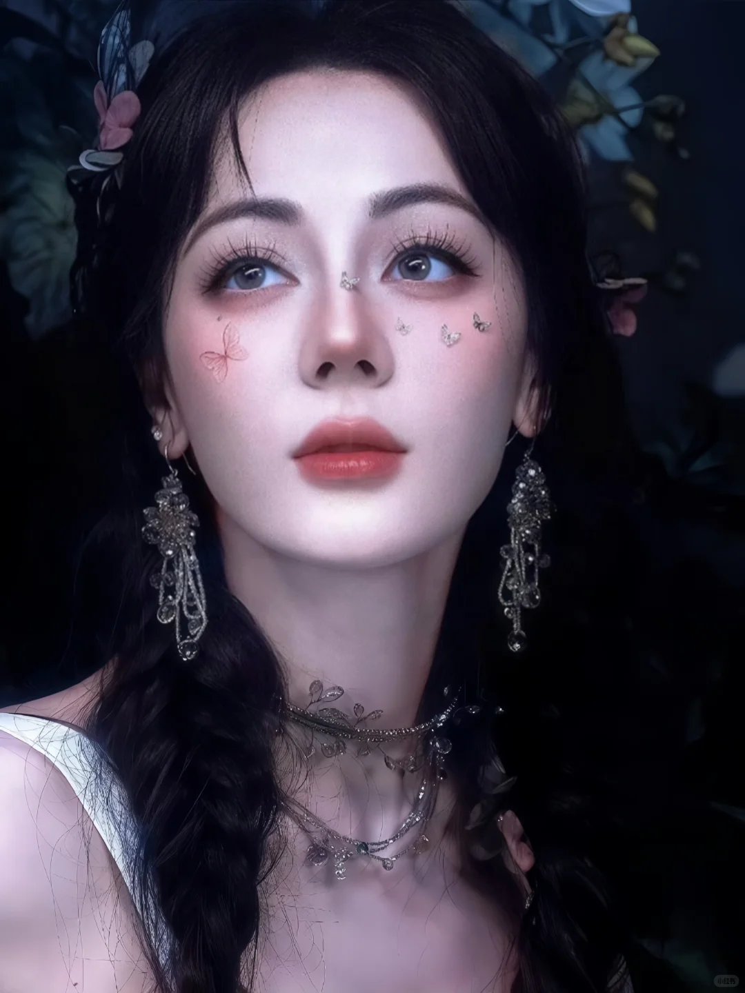 迪丽热巴如何靠“矛盾美学”称霸红毯？