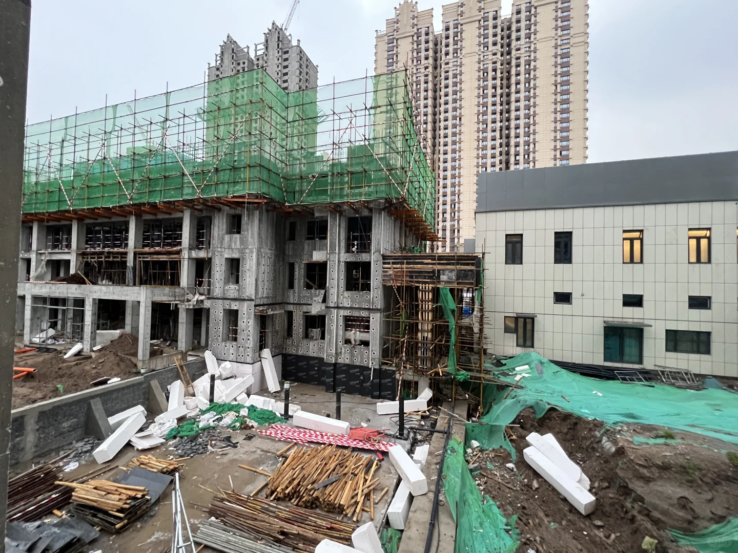 交首付了，就等贷款批下来