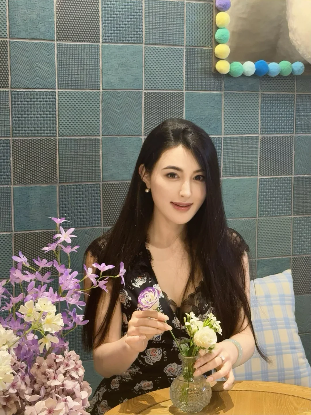 浓颜淡颜系美女，哈哈哈