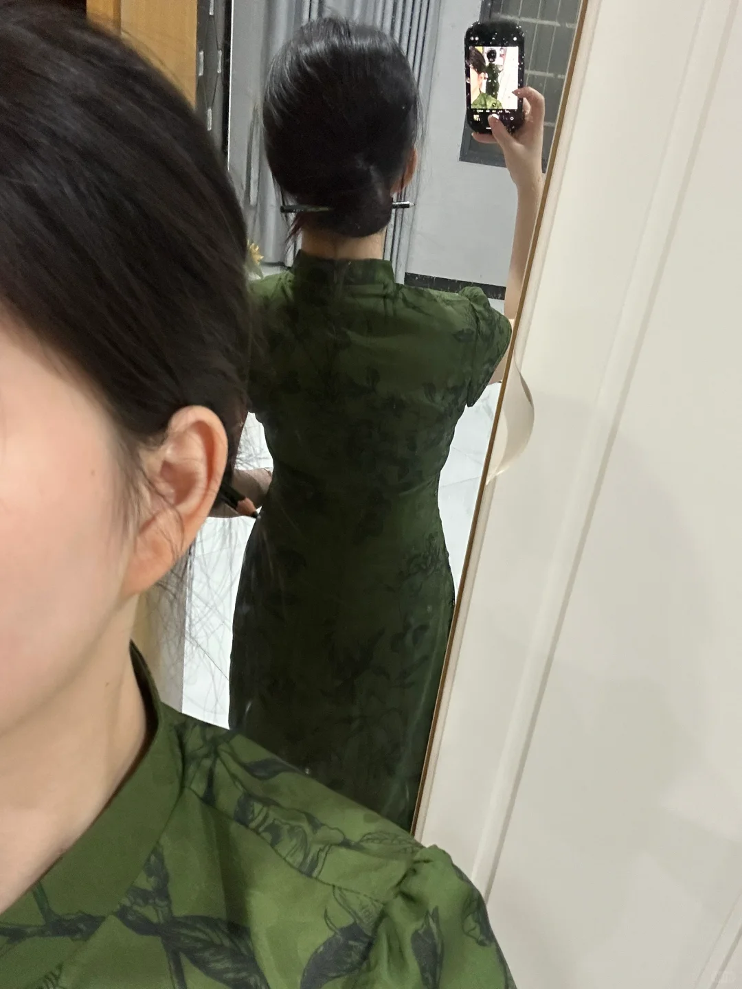 穿旗袍是盘着头发好 还是披着头发好呢？