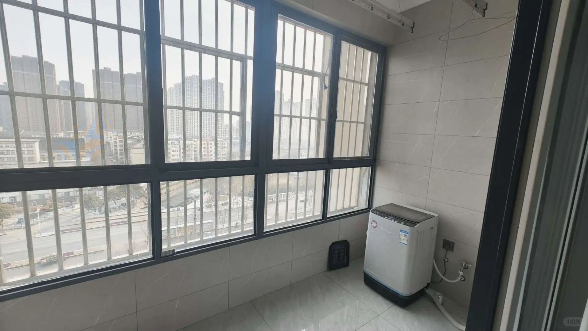 和园小区精装修三室两厅房屋出租