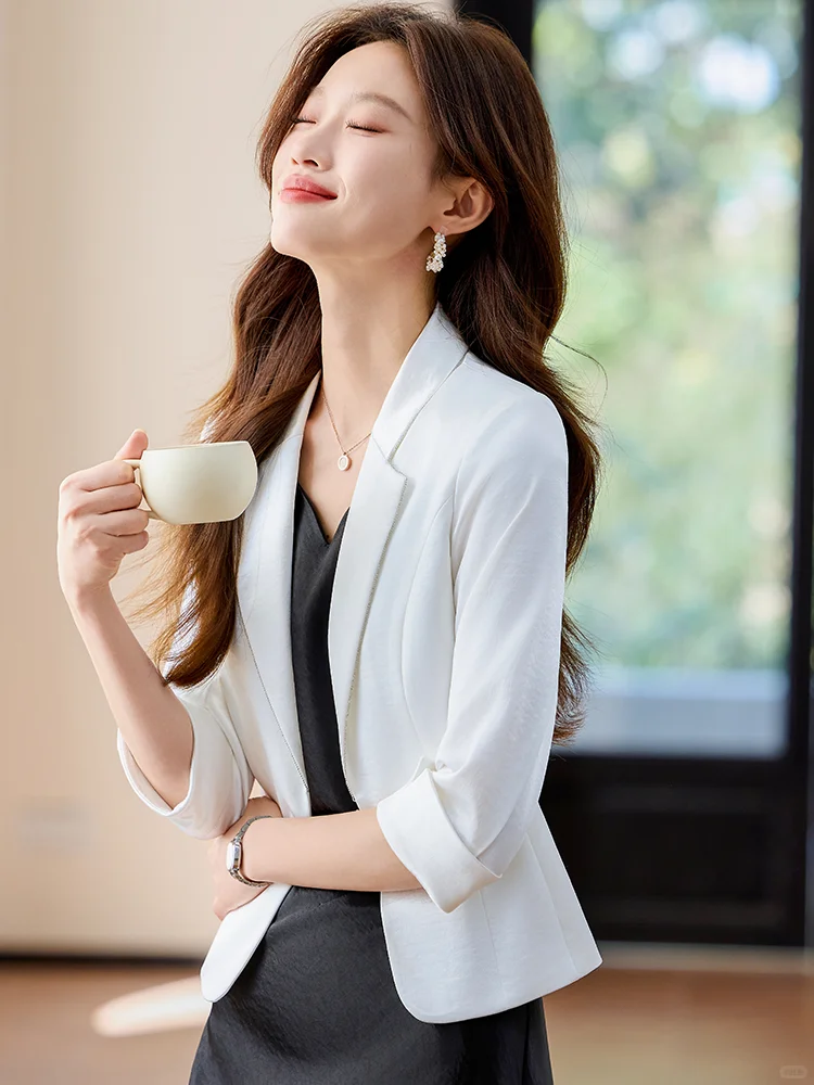 女神范儿！春夏必备西装外套缎面连衣裙套装