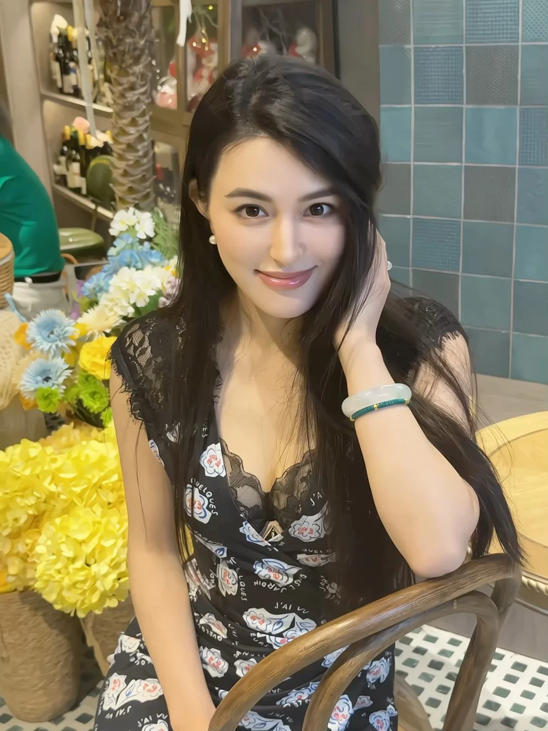 浓颜淡颜系美女，哈哈哈