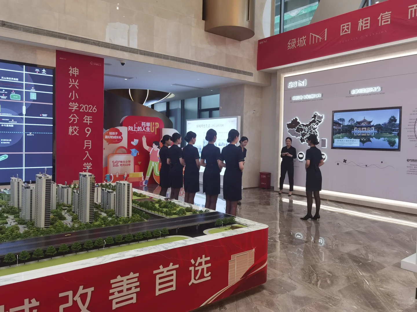 下雨天看个房子 不知道值不值得买
