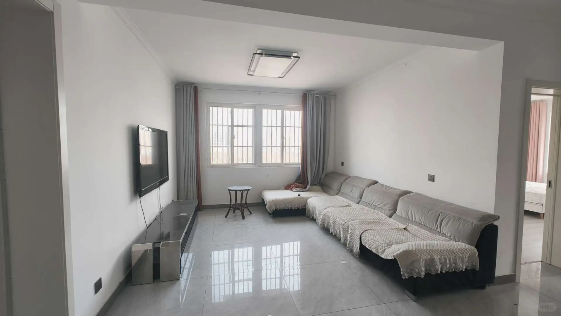和园小区精装修三室两厅房屋出租