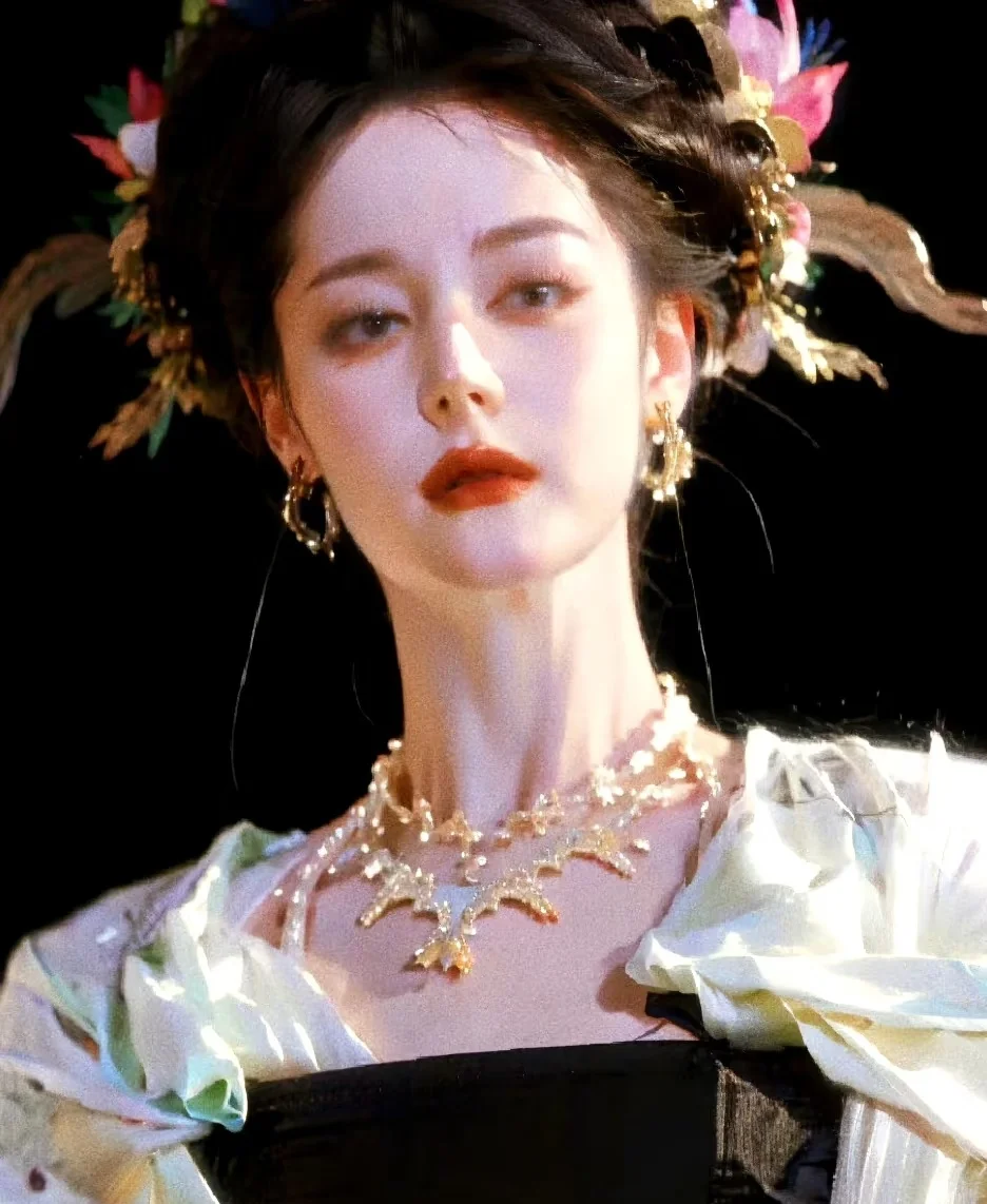 𝙒𝙚𝘾𝙝𝙖𝙩 |迪丽热巴古风图