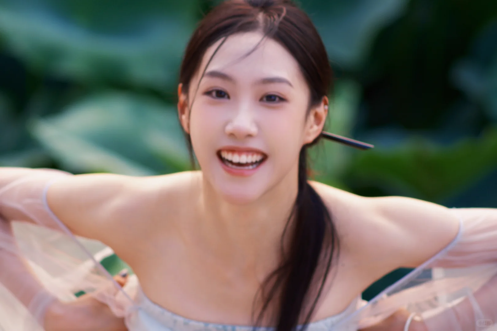 纵有千万金不及美人回眸一笑