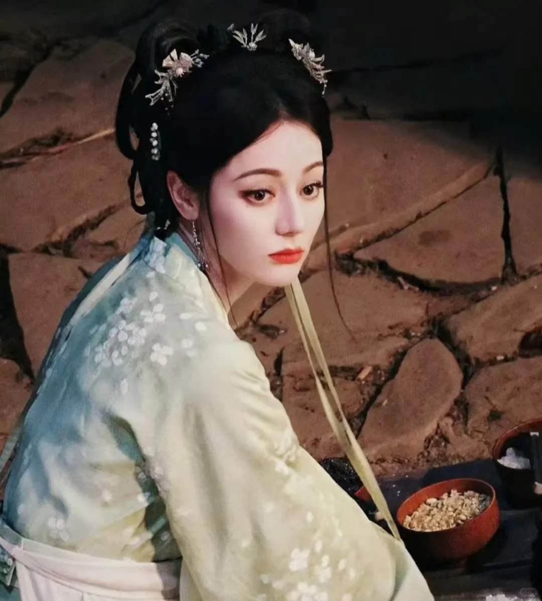 𝙒𝙚𝘾𝙝𝙖𝙩 |迪丽热巴古风图