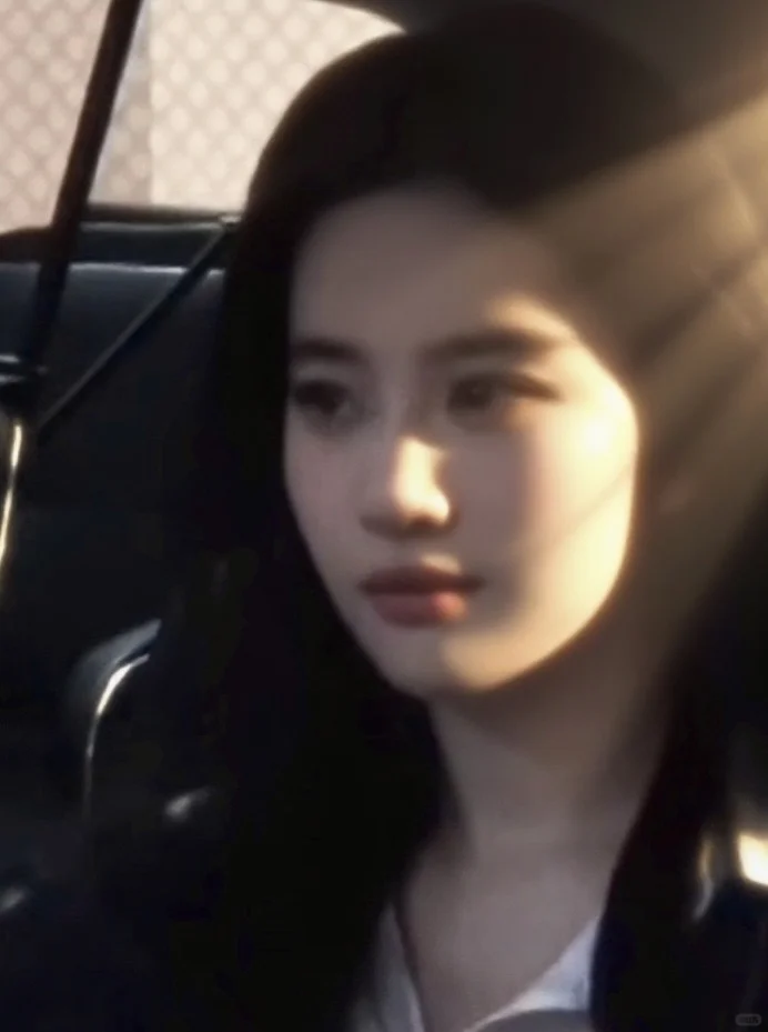 她是如此的美，美到我心坎里😭😭😭