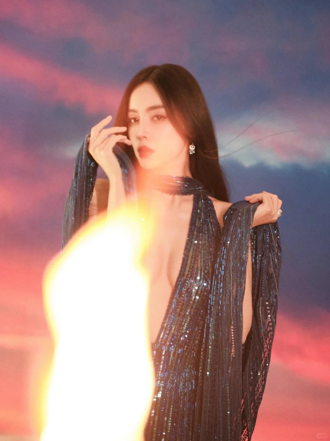 古力娜扎真的从头美到脚，不愧是战袍之神😍