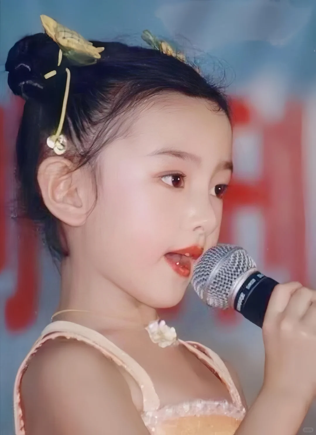 宋祖儿小时候真是个美人胚子