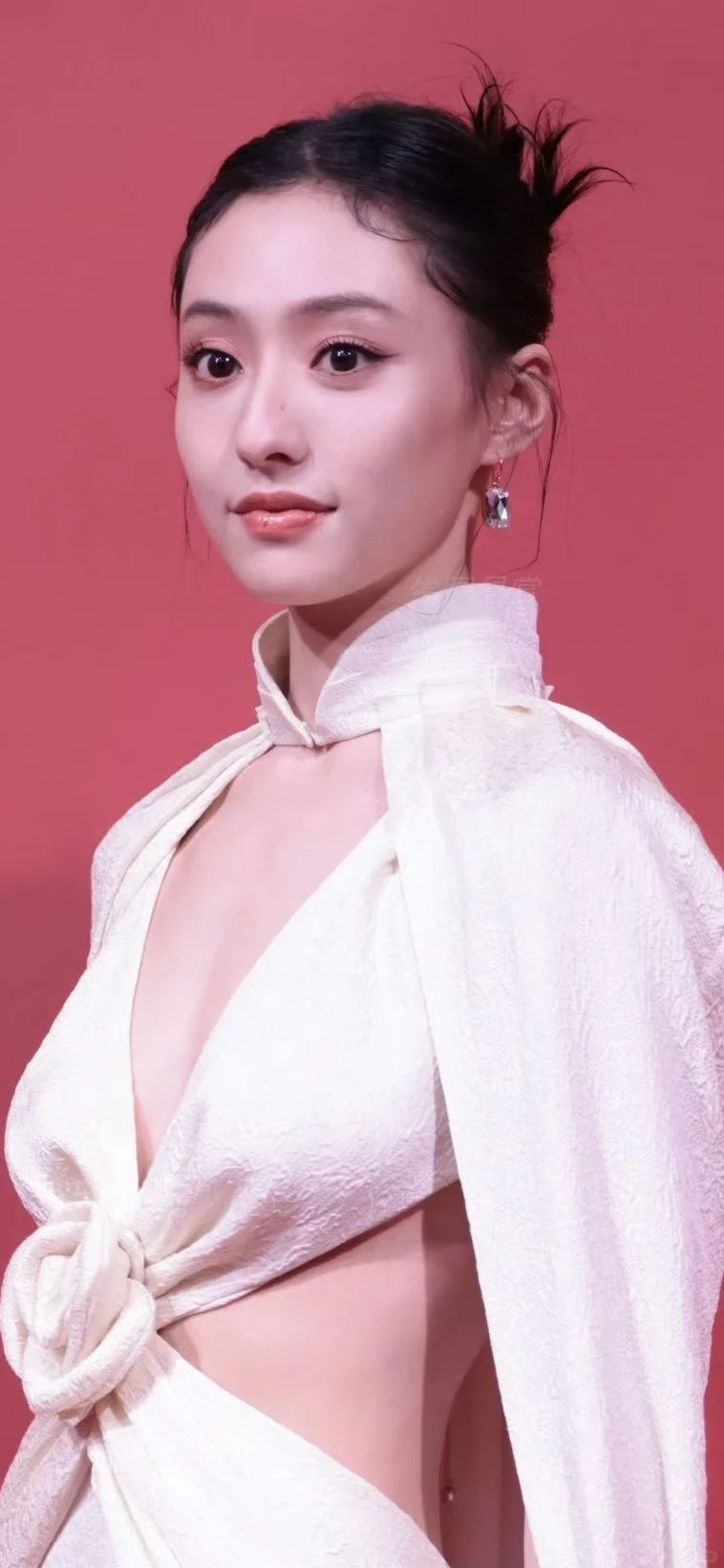 胡连馨这么近还是美的 美的