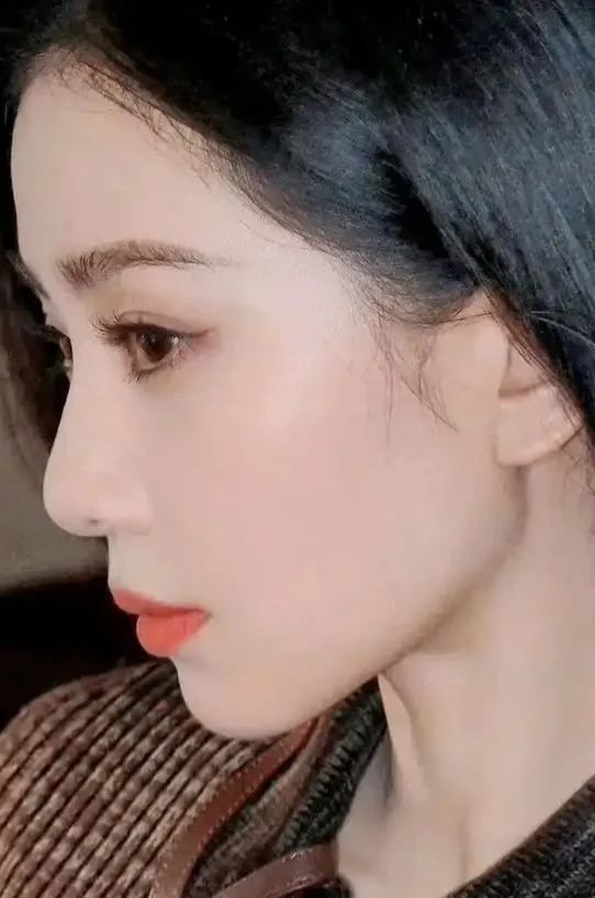 侧颜女王