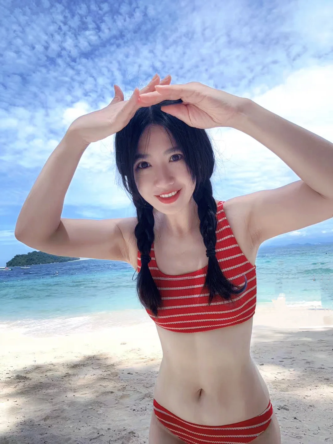 📷比基尼也是穿上了