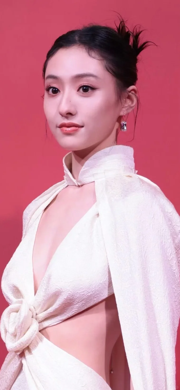 胡连馨这么近还是美的 美的