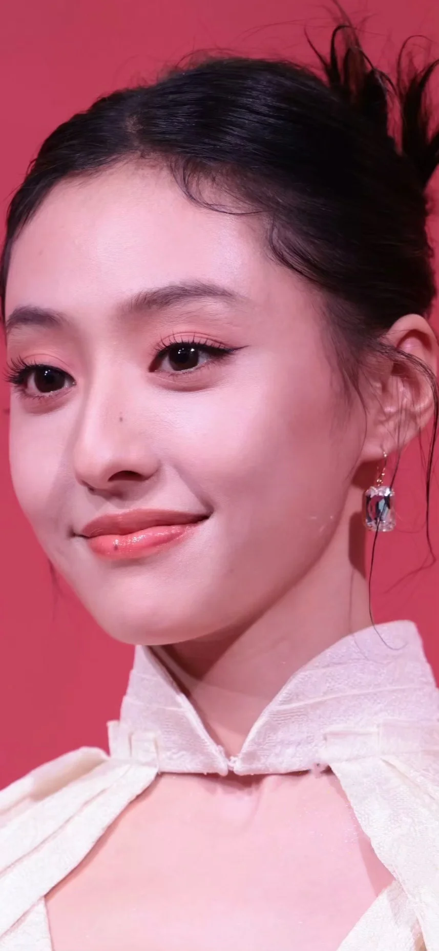 胡连馨这么近还是美的 美的