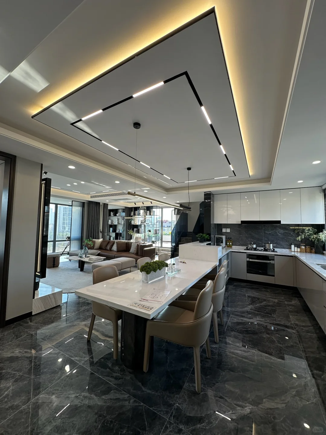 青岛市区：全款230万！280平上叠别墅🏡海景房
