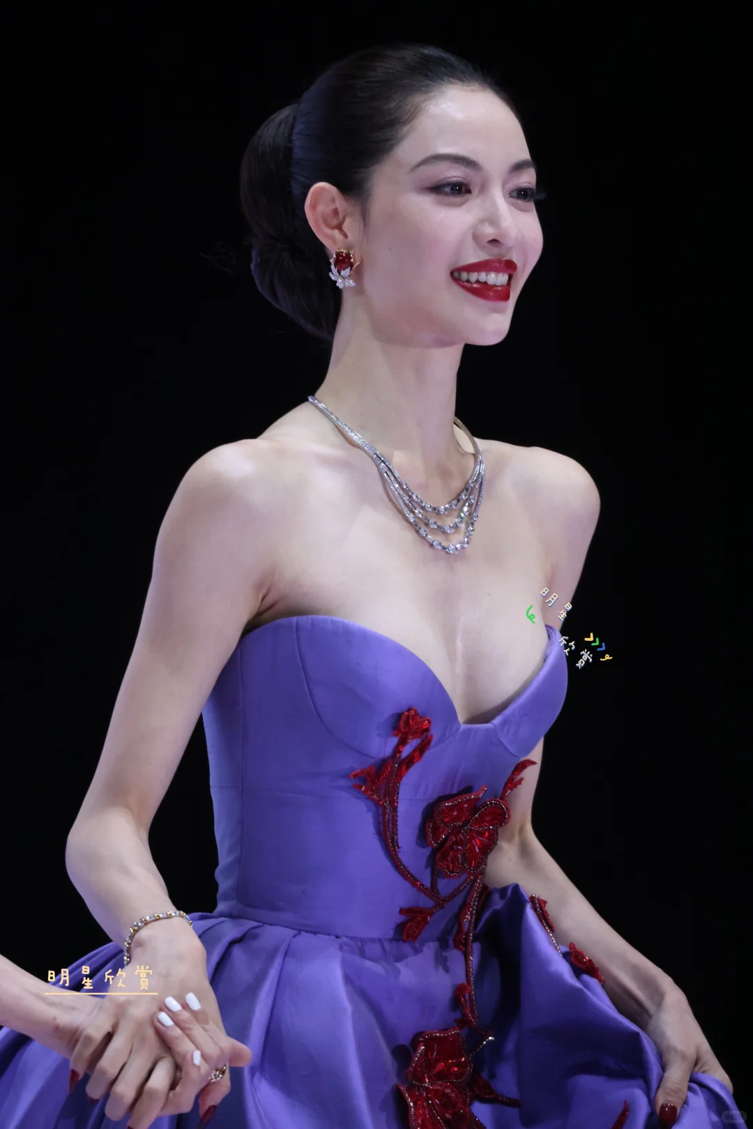 分外妖娆的钟姐
