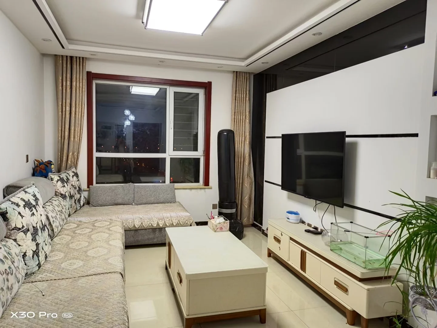 众和凤凰城，自家房子真心出售，85.98，两居室