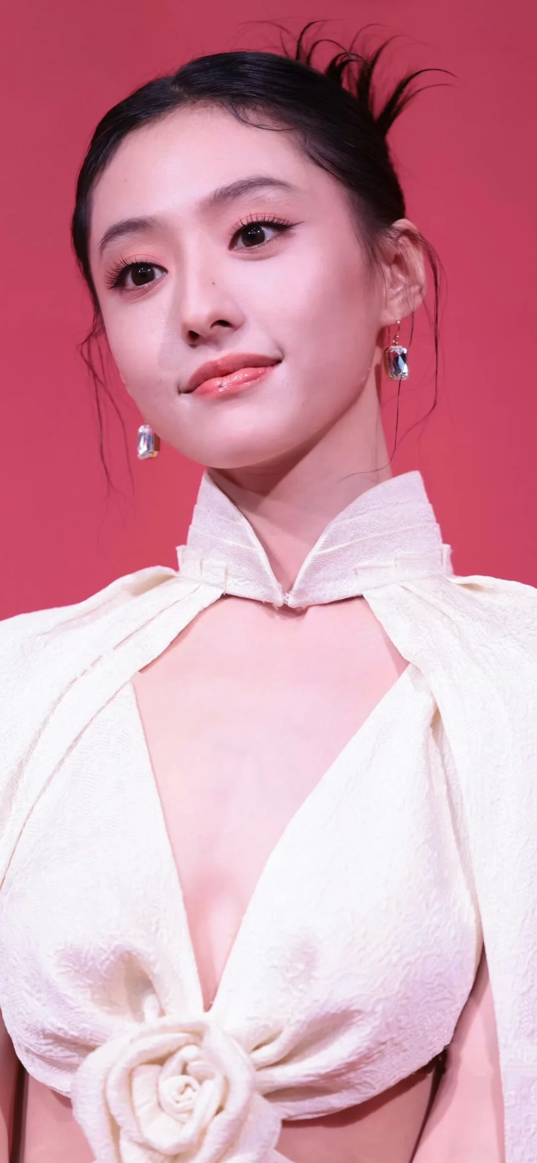 胡连馨这么近还是美的 美的