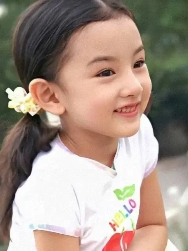 宋祖儿小时候真是个美人胚子