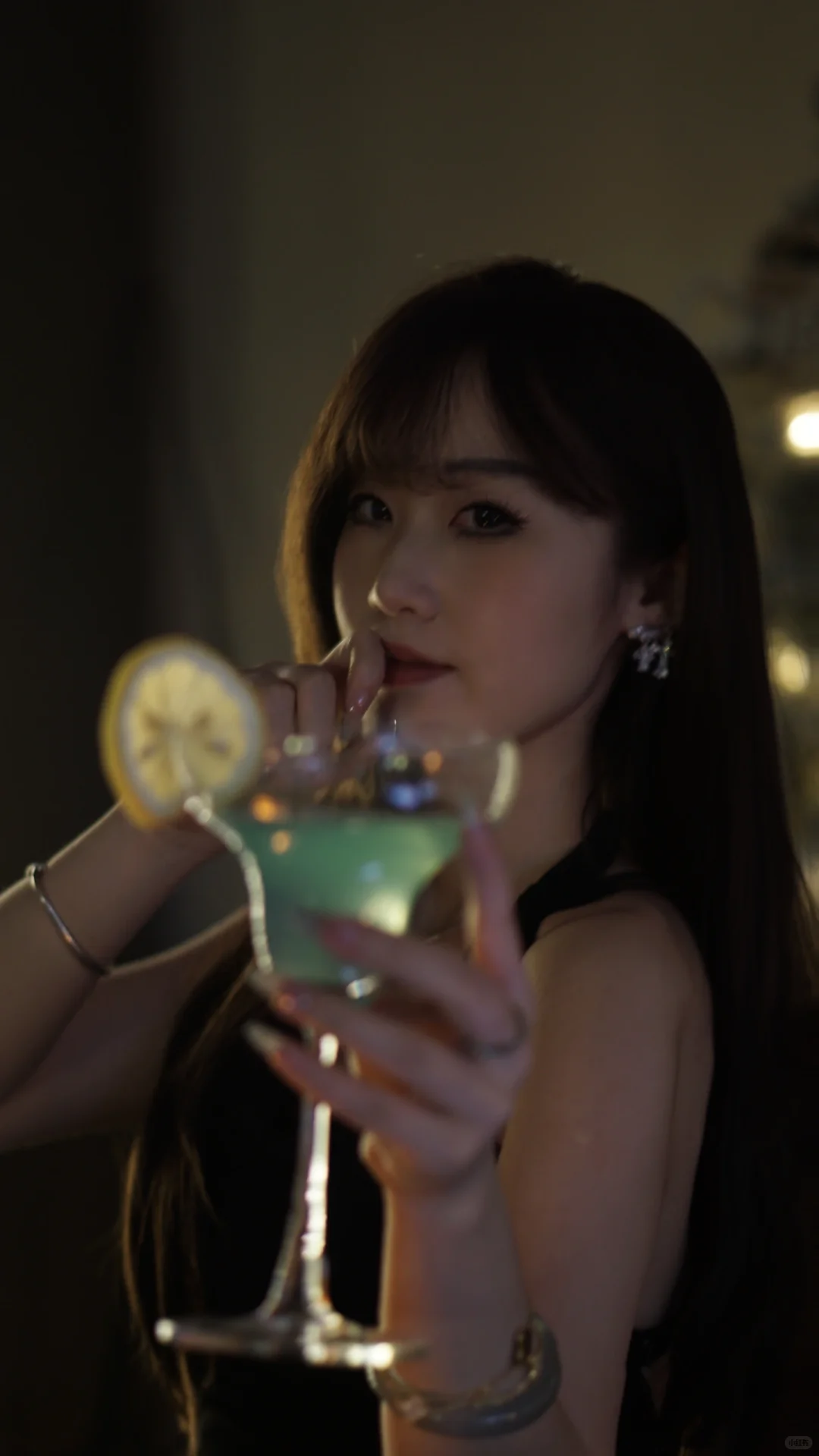 清酒不醉人，醉人者乃美人，见之，无酒自醉