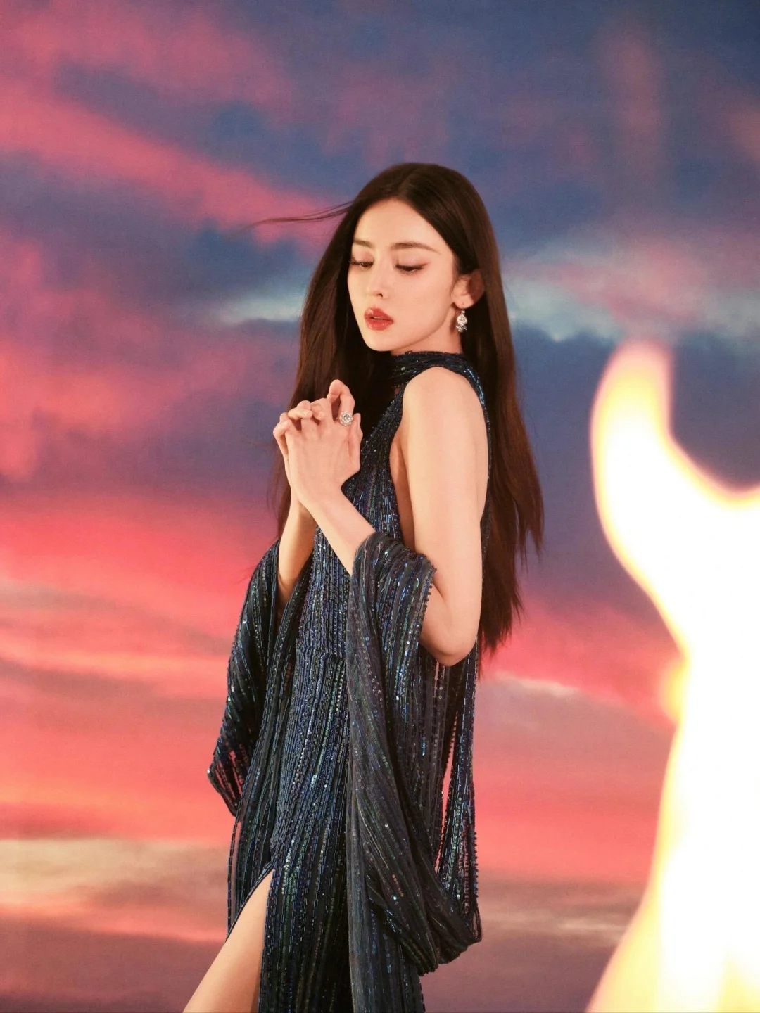 古力娜扎真的从头美到脚，不愧是战袍之神😍