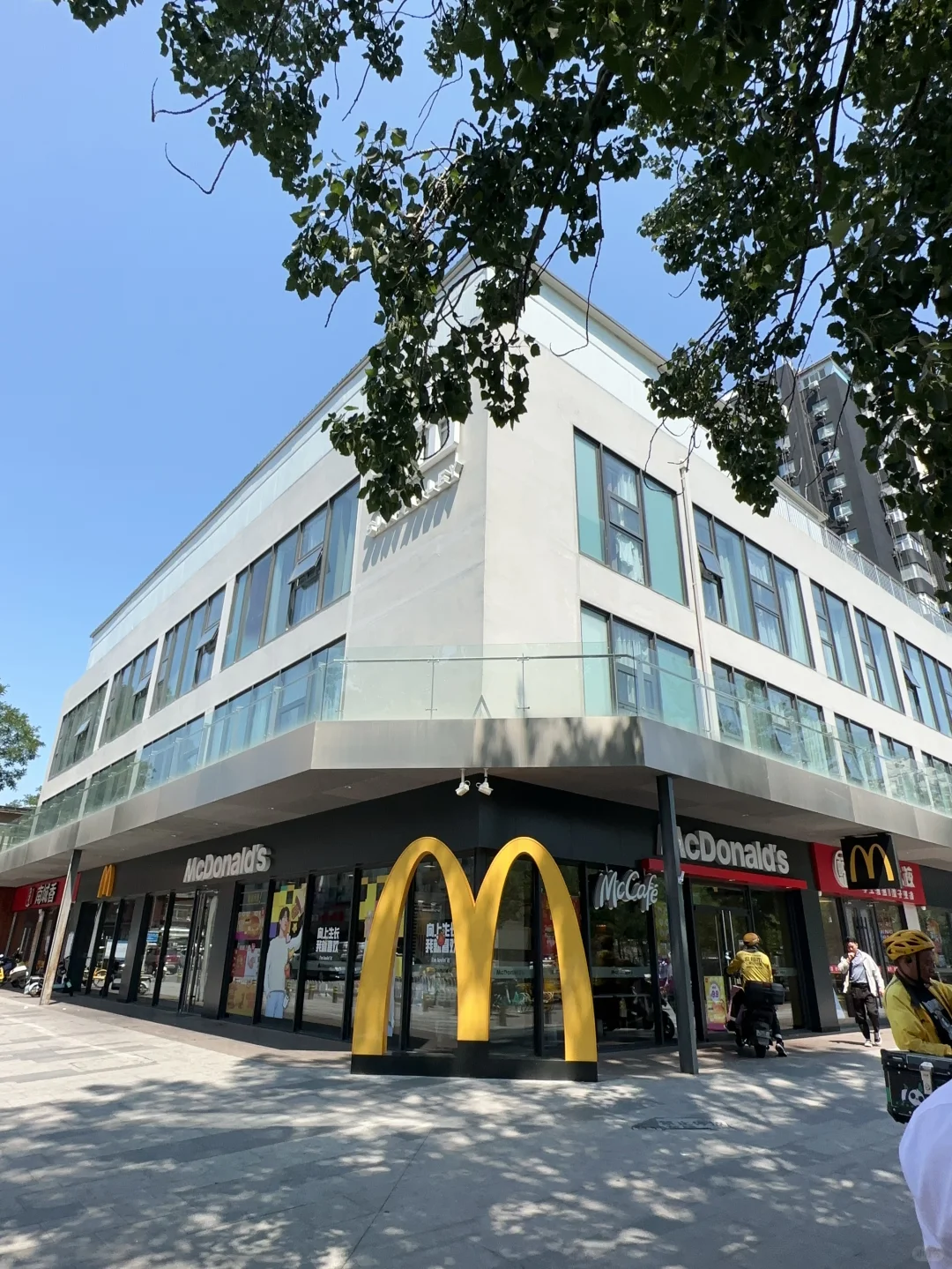 这大概就是城市的烟火气吧！🍔
