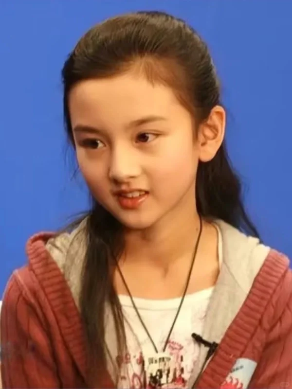 宋祖儿小时候真是个美人胚子