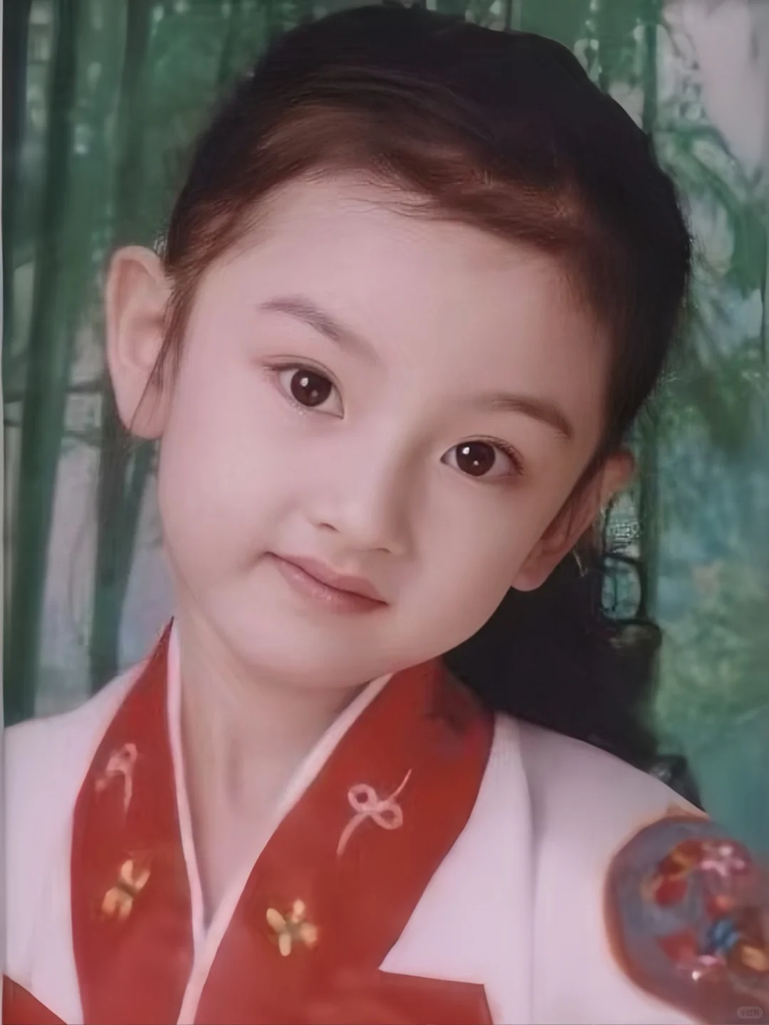 宋祖儿小时候真是个美人胚子