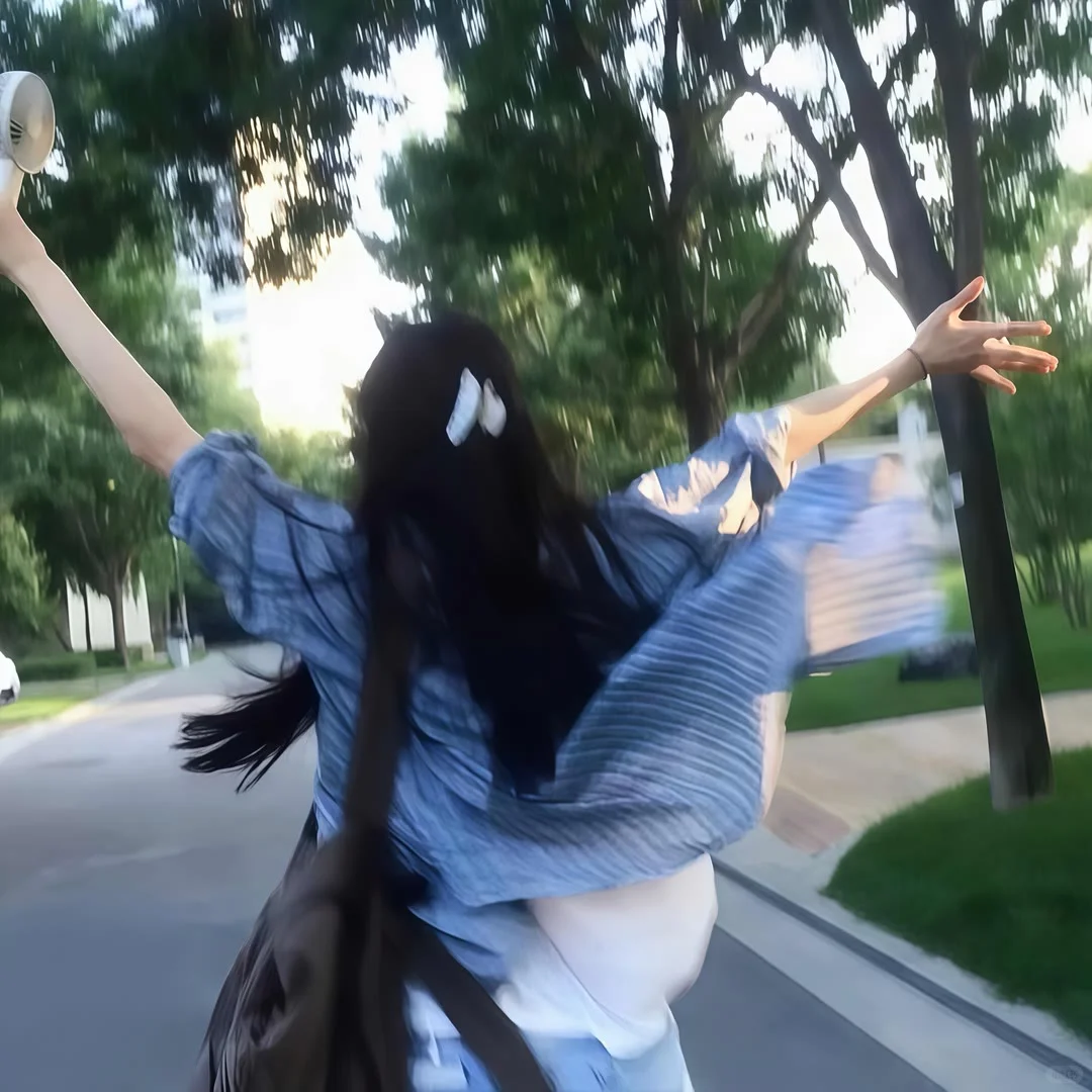 会发光的女生头像～