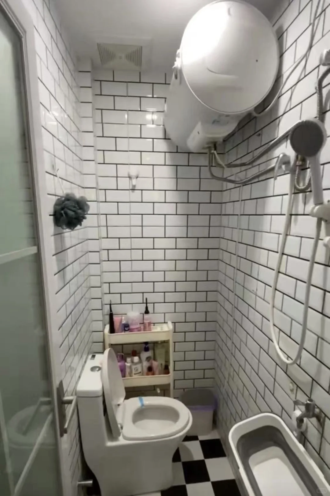 公园前转租一房一厅