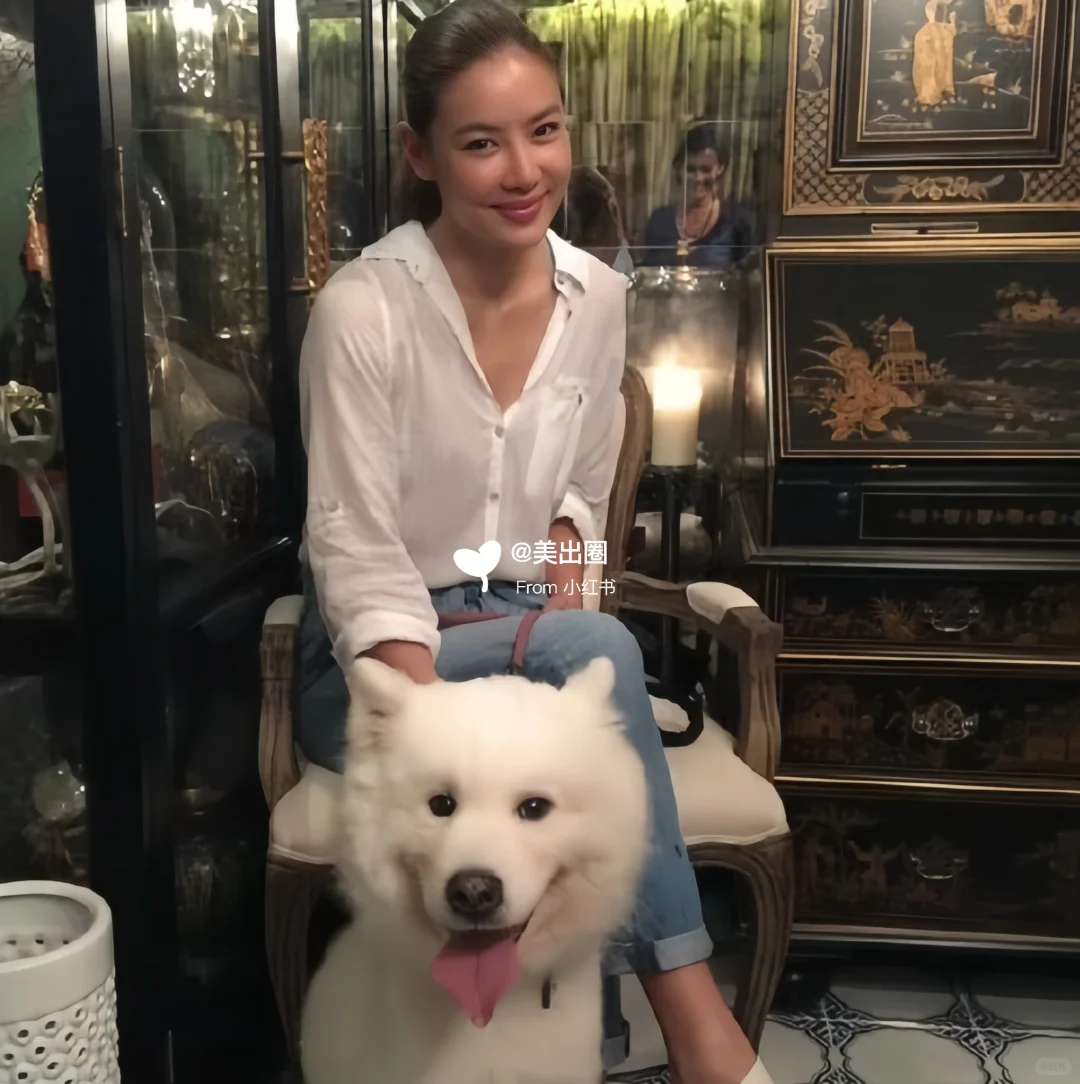 乐基儿早期，是娇憨明媚的受宠感。