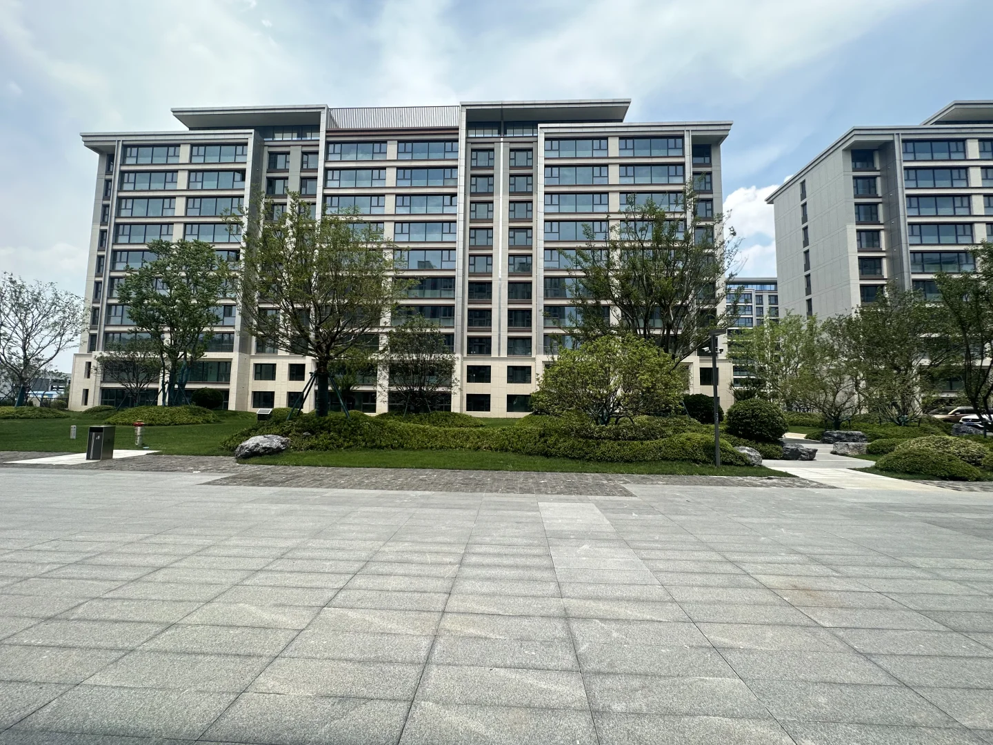 连云港花1.1W住进“顶配小区”，物业好到想哭