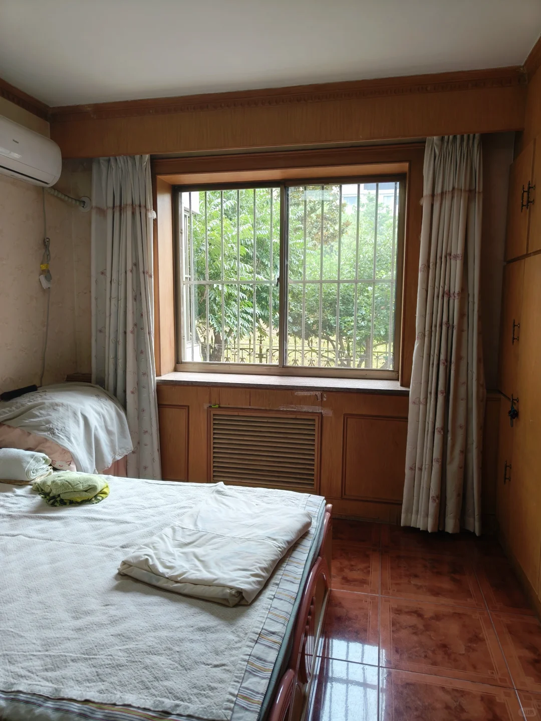 出售历下区个人一楼带院150平房屋