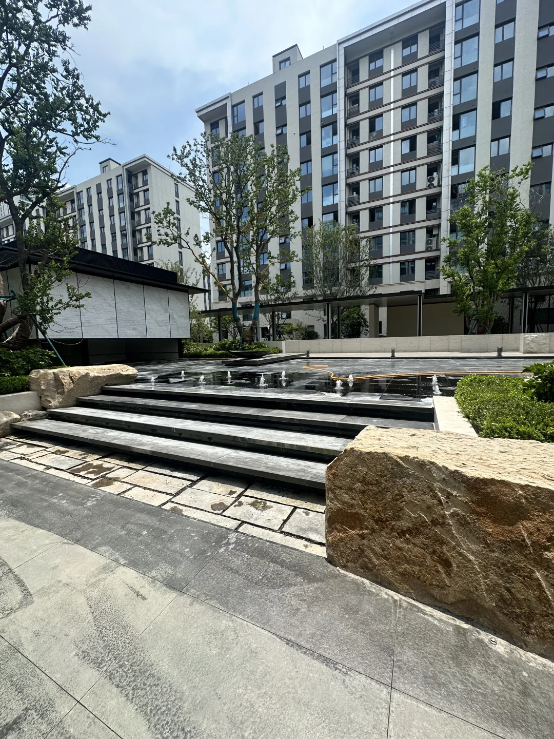 连云港花1.1W住进“顶配小区”，物业好到想哭