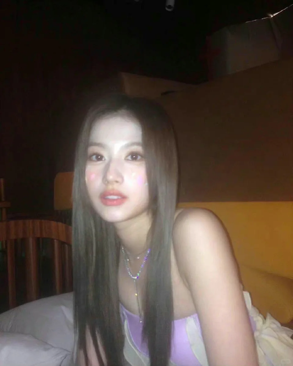 她的眼睛里有钩子